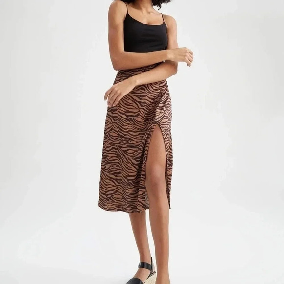 Forever 21 Annie High Front Slit Animal Print Midi Skirt - Picture 2 of 15
